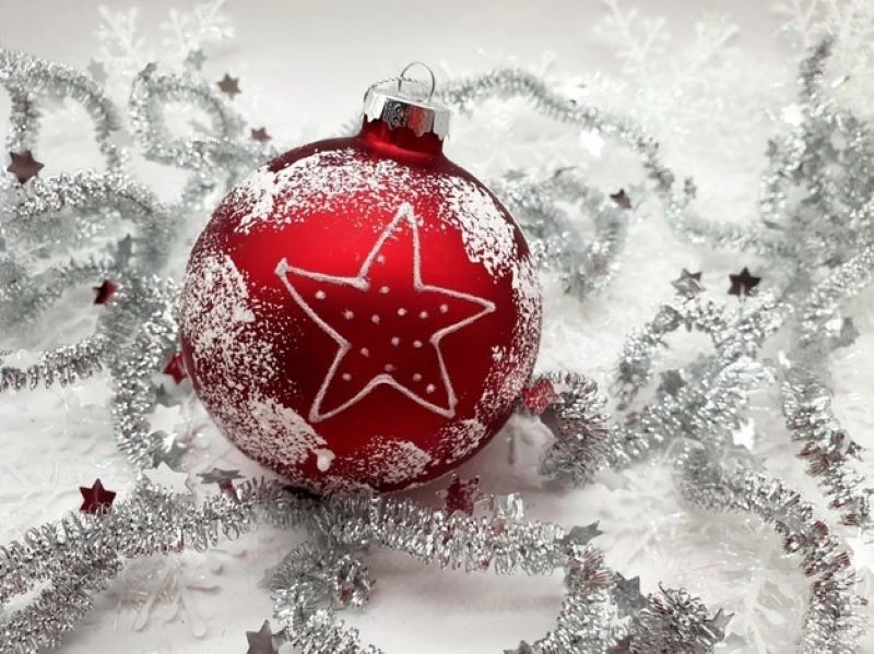 red-christmas-ball-with-silver-decor